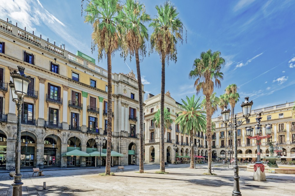 ¿Cuáles son los mejores postres del centro de Barcelona y dónde puedes probarlos?